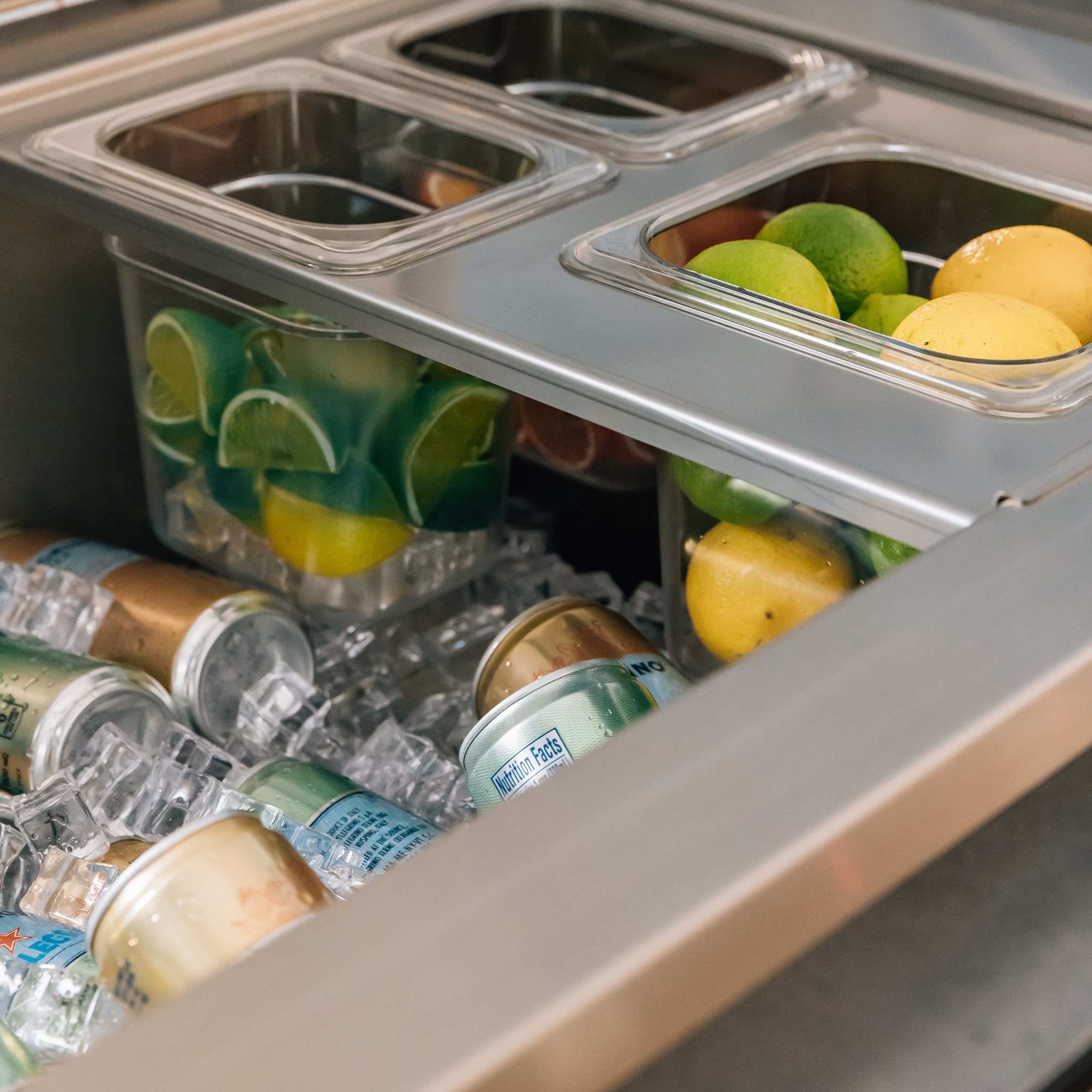 Summerset 28"x 21" Ice Chest - Image 3
