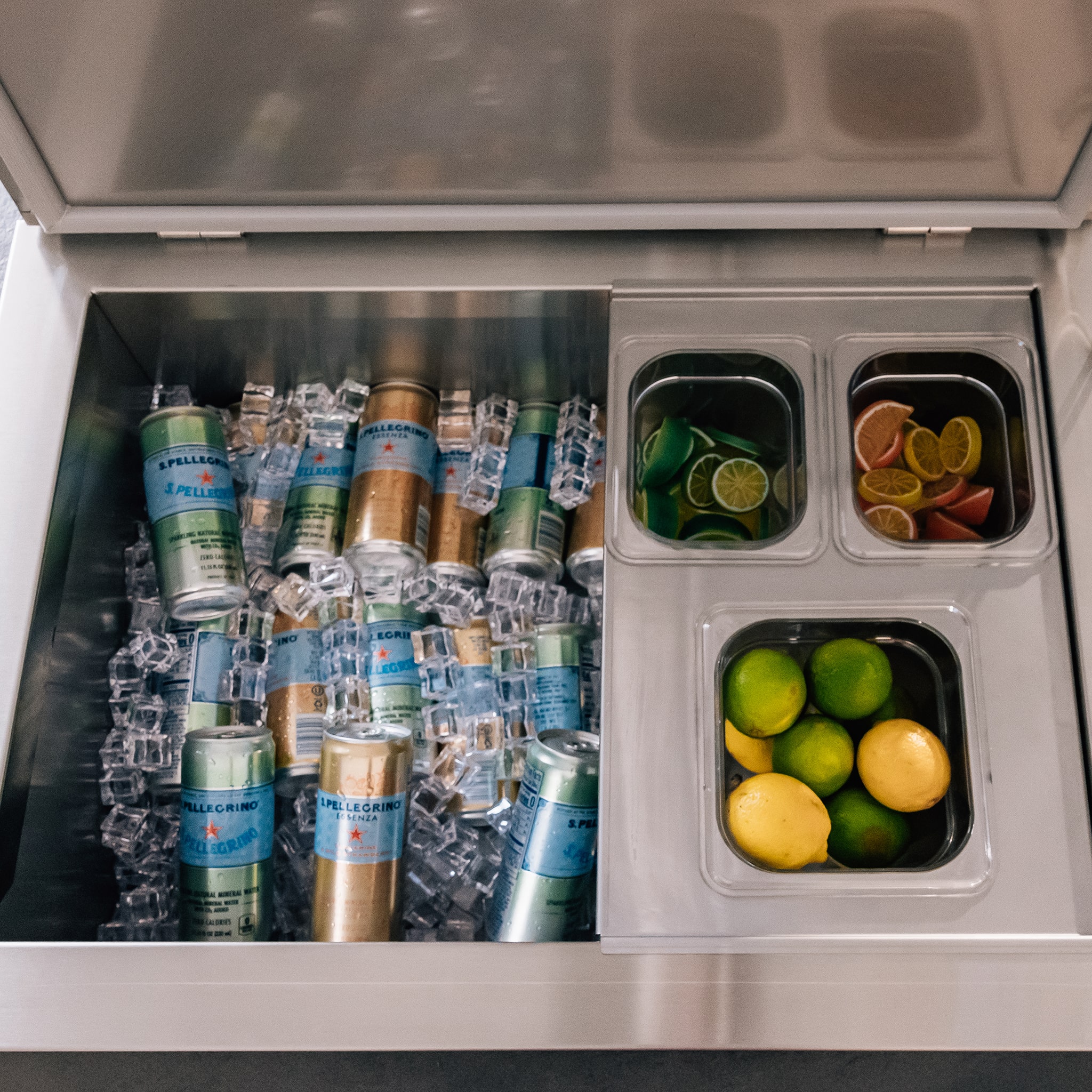 Summerset 28"x 21" Ice Chest - Image 2